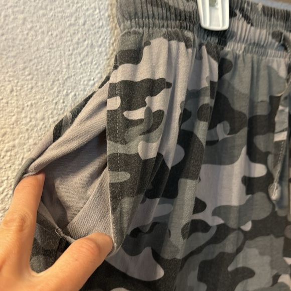 Mad Engine camo pajama bottoms size small - Picture 3 of 6